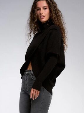Elan Black Cropped Turtleneck Pullover